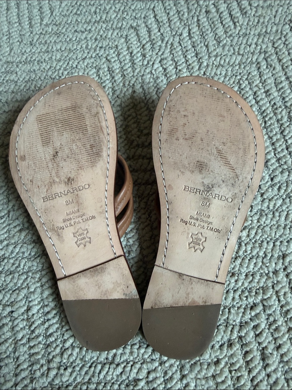 Bernardo Miami Luggage Leather (Tan) Thong Sandals, size 8 - Picture 4 of 5